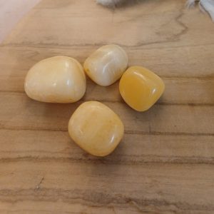 calcite orange pierre roulée