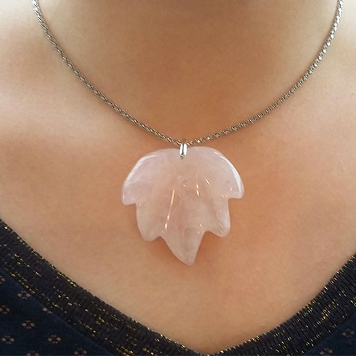 Pendentif-quartz-rose-feuille Pendentif quartz rose feuille