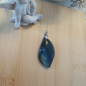 pendentif labradorite en forme de feuille