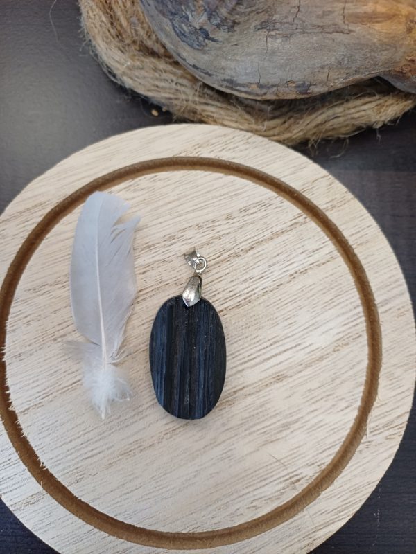 Pendentif en Tourmaline noire brute